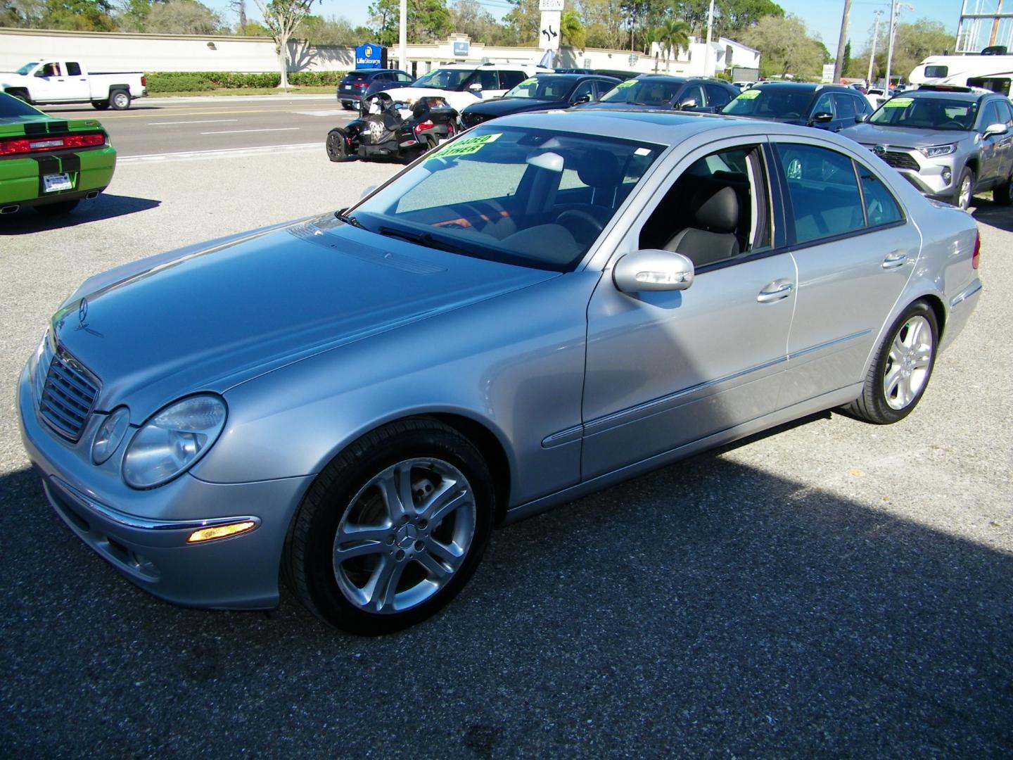 2005 Silver /Black Mercedes-Benz E-Class E500 (WDBUF70J75A) with an 5.0L V8 SOHC 24V engine, Automatic transmission, located at 4000 Bee Ridge Road, Sarasota, FL, 34233, (941) 926-0300, 27.298664, -82.489151 - Photo#9